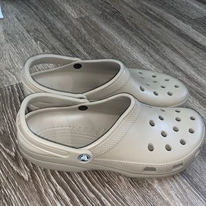 CROCS Men’s Beige/Tan Classic Clogs Size 10